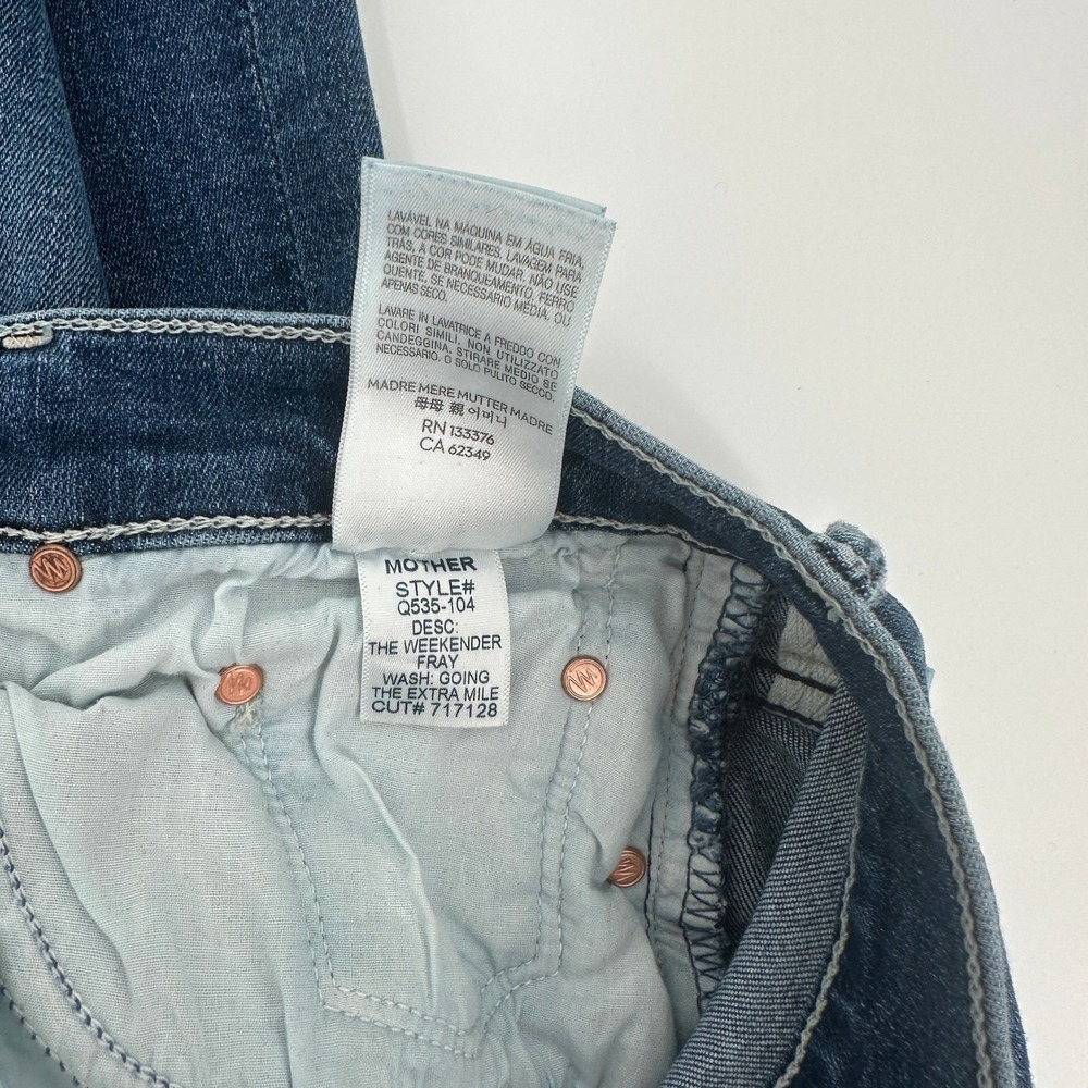 MOTHER The Weekender Fray Jeans Blue Flare Raw Hem Size 31 Going the Extra Mile - Picture 8 of 9